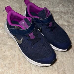 Nike Kids Star Runner Navy Sneakers with Purple Accents